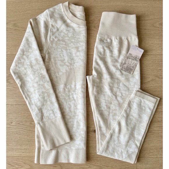 Activewear Set - Picture 2 of 3